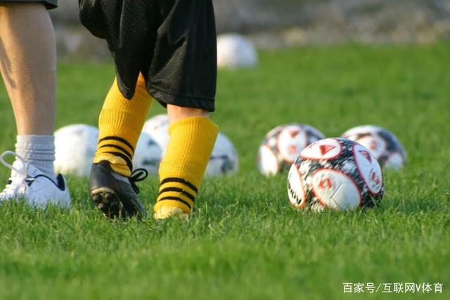 奚梦瑶婚礼豪礼曝光！中式裙褂与22只龙凤镯价值百万